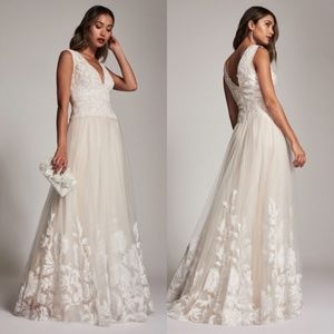 Tadashi shoji jaslyn tuelle lace bridal Gown FINAL PRICE NO OFFERS CONSIDERED